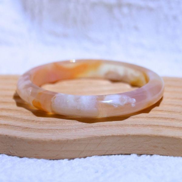 友愛與希望│櫻花瑪瑙手鐲│貴妃鐲(正圈55mm) 水晶手鐲,手鐲,玉手鐲,水晶手鐲如何保養,紫水晶手鐲,粉晶手鐲,櫻花瑪瑙鐲,雕刻鐲,佘太翠,藍磷灰,黑曜石,手鐲款式,手鐲尺寸,手鐲鐲型,天然水晶手鐲,水晶手鐲功效