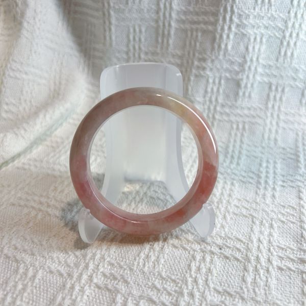愛情之石│粉晶手鐲│平安鐲-54.4mm 水晶手鐲,手鐲,玉手鐲,水晶手鐲如何保養,紫水晶手鐲,粉晶手鐲,櫻花瑪瑙鐲,雕刻鐲,佘太翠,藍磷灰,黑曜石,手鐲款式,手鐲尺寸,手鐲鐲型,天然水晶手鐲,水晶手鐲功效
