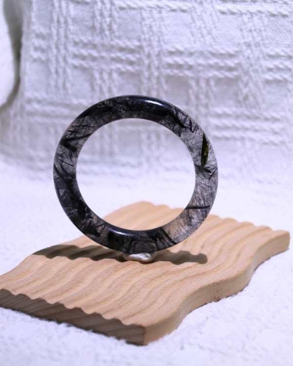 領袖之石│黑髮晶手鐲│圓骨鐲-52.1mm 水晶手鐲,手鐲,玉手鐲,水晶手鐲如何保養,紫水晶手鐲,粉晶手鐲,櫻花瑪瑙鐲,雕刻鐲,佘太翠,藍磷灰,黑曜石,手鐲款式,手鐲尺寸,手鐲鐲型,天然水晶手鐲,水晶手鐲功效