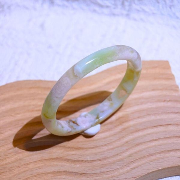 友愛與希望│櫻花瑪瑙手鐲│貴妃鐲(正圈48mm) 水晶手鐲,手鐲,玉手鐲,水晶手鐲如何保養,紫水晶手鐲,粉晶手鐲,櫻花瑪瑙鐲,雕刻鐲,佘太翠,藍磷灰,黑曜石,手鐲款式,手鐲尺寸,手鐲鐲型,天然水晶手鐲,水晶手鐲功效