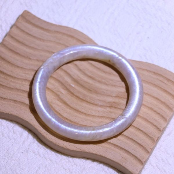 消除惡夢│日月同輝手鐲│圓骨鐲-56.2mm 水晶手鐲,手鐲,玉手鐲,水晶手鐲如何保養,紫水晶手鐲,粉晶手鐲,櫻花瑪瑙鐲,雕刻鐲,佘太翠,藍磷灰,黑曜石,手鐲款式,手鐲尺寸,手鐲鐲型,天然水晶手鐲,水晶手鐲功效