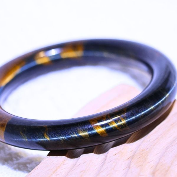 自信招財│虎眼石手鐲│圓骨鐲-54mm 水晶手鐲,開運手鐲,招財手鐲,招財水晶手鐲推薦,粉水晶手鐲,紫水晶手鐲,黃水晶手鐲,黑曜石手鐲,女生適合戴的水晶手鐲,2025年最旺水晶手鐲,水晶手鏈,水晶飾品,水晶手鐲佩戴禁忌