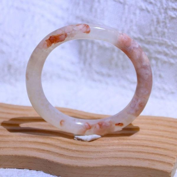 友愛與希望│櫻花瑪瑙手鐲│貴妃鐲(正圈55mm) 水晶手鐲,手鐲,玉手鐲,水晶手鐲如何保養,紫水晶手鐲,粉晶手鐲,櫻花瑪瑙鐲,雕刻鐲,佘太翠,藍磷灰,黑曜石,手鐲款式,手鐲尺寸,手鐲鐲型,天然水晶手鐲,水晶手鐲功效