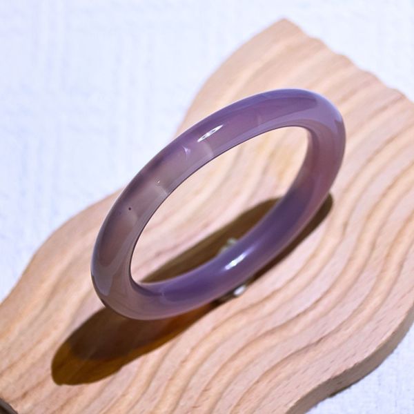 魅力展現│紫玉髓手鐲│貴妃鐲-54.4mm 水晶手鐲,手鐲,玉手鐲,水晶手鐲如何保養,紫水晶手鐲,粉晶手鐲,櫻花瑪瑙鐲,雕刻鐲,佘太翠,藍磷灰,黑曜石,手鐲款式,手鐲尺寸,手鐲鐲型,天然水晶手鐲,水晶手鐲功效