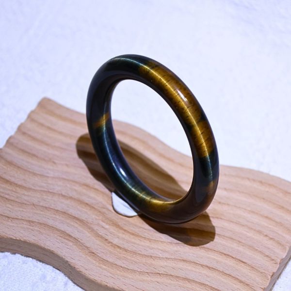 自信招財│虎眼石手鐲│圓骨鐲-51mm 水晶手鐲,開運手鐲,招財手鐲,招財水晶手鐲推薦,粉水晶手鐲,紫水晶手鐲,黃水晶手鐲,黑曜石手鐲,女生適合戴的水晶手鐲,2025年最旺水晶手鐲,水晶手鏈,水晶飾品,水晶手鐲佩戴禁忌