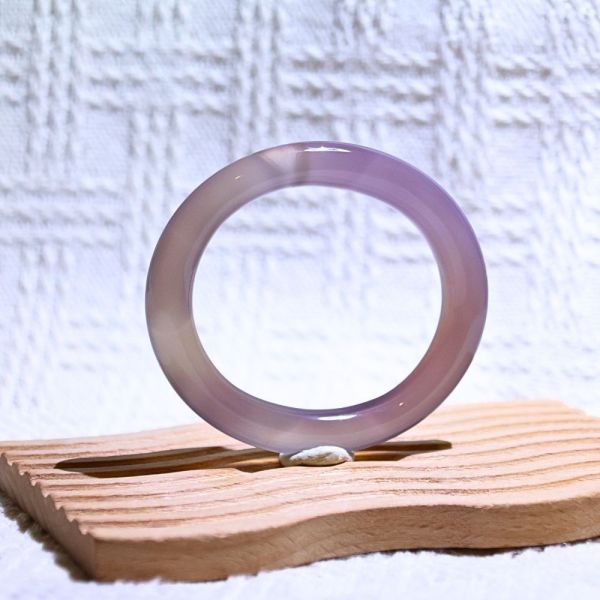 魅力展現│紫玉髓手鐲│貴妃鐲-52.8mm 水晶手鐲,手鐲,玉手鐲,水晶手鐲如何保養,紫水晶手鐲,粉晶手鐲,櫻花瑪瑙鐲,雕刻鐲,佘太翠,藍磷灰,黑曜石,手鐲款式,手鐲尺寸,手鐲鐲型,天然水晶手鐲,水晶手鐲功效