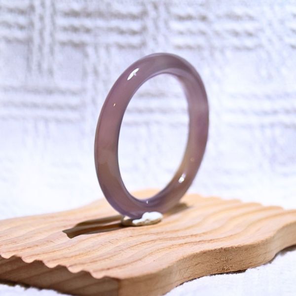 魅力展現│紫玉髓手鐲│貴妃鐲-51.3mm 水晶手鐲,手鐲,玉手鐲,水晶手鐲如何保養,紫水晶手鐲,粉晶手鐲,櫻花瑪瑙鐲,雕刻鐲,佘太翠,藍磷灰,黑曜石,手鐲款式,手鐲尺寸,手鐲鐲型,天然水晶手鐲,水晶手鐲功效