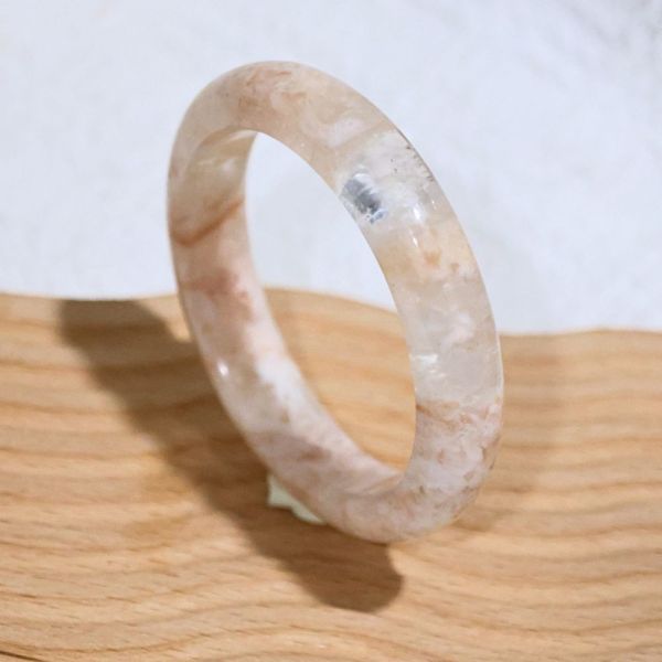 祈願之石│雪花幽靈手鐲│平安鐲-52mm 水晶手鐲,手鐲,玉手鐲,水晶手鐲如何保養,紫水晶手鐲,粉晶手鐲,櫻花瑪瑙鐲,雕刻鐲,佘太翠,藍磷灰,黑曜石,手鐲款式,手鐲尺寸,手鐲鐲型,天然水晶手鐲,水晶手鐲功效