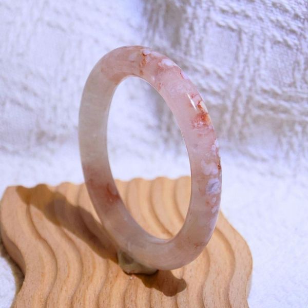 友愛與希望│櫻花瑪瑙手鐲│貴妃鐲(正圈57mm) 水晶手鐲,手鐲,玉手鐲,水晶手鐲如何保養,紫水晶手鐲,粉晶手鐲,櫻花瑪瑙鐲,雕刻鐲,佘太翠,藍磷灰,黑曜石,手鐲款式,手鐲尺寸,手鐲鐲型,天然水晶手鐲,水晶手鐲功效