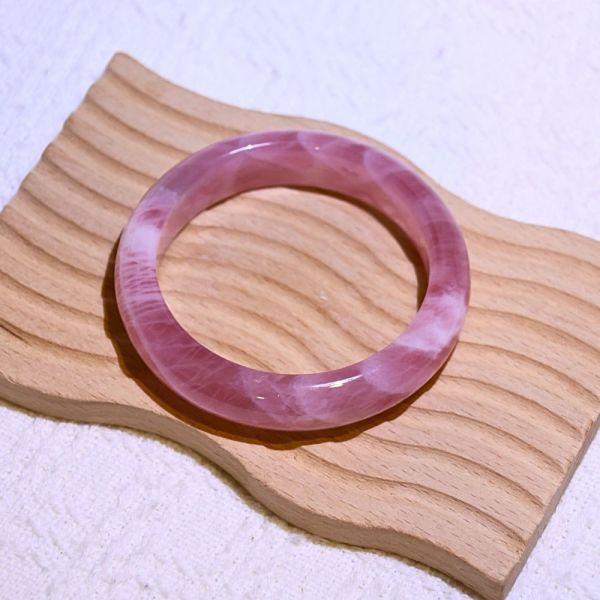 愛情之石│粉晶手鐲│平安鐲-54.6mm 水晶手鐲,手鐲,玉手鐲,水晶手鐲如何保養,紫水晶手鐲,粉晶手鐲,櫻花瑪瑙鐲,雕刻鐲,佘太翠,藍磷灰,黑曜石,手鐲款式,手鐲尺寸,手鐲鐲型,天然水晶手鐲,水晶手鐲功效