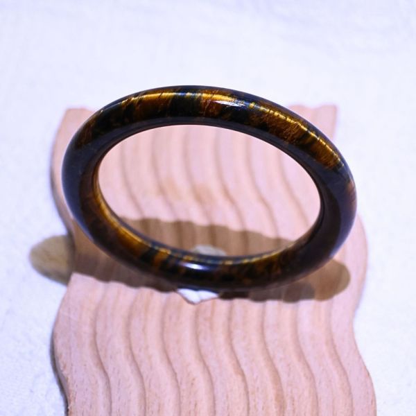 自信招財│虎眼石手鐲│圓骨鐲-59.2mm 水晶手鐲,開運手鐲,招財手鐲,招財水晶手鐲推薦,粉水晶手鐲,紫水晶手鐲,黃水晶手鐲,黑曜石手鐲,女生適合戴的水晶手鐲,2025年最旺水晶手鐲,水晶手鏈,水晶飾品,水晶手鐲佩戴禁忌