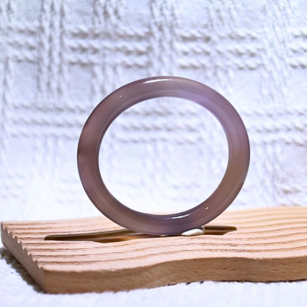 魅力展現│紫玉髓手鐲│貴妃鐲-51.3mm 水晶手鐲,手鐲,玉手鐲,水晶手鐲如何保養,紫水晶手鐲,粉晶手鐲,櫻花瑪瑙鐲,雕刻鐲,佘太翠,藍磷灰,黑曜石,手鐲款式,手鐲尺寸,手鐲鐲型,天然水晶手鐲,水晶手鐲功效