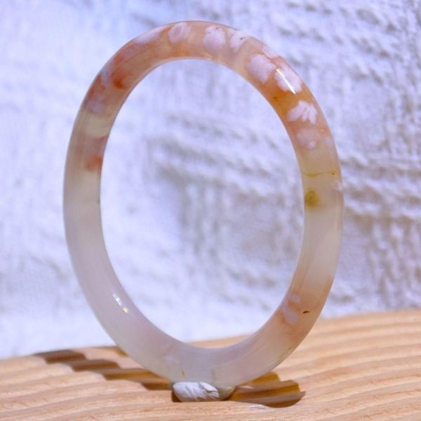 友愛與希望│櫻花瑪瑙手鐲│貴妃鐲(正圈59mm) 水晶手鐲,手鐲,玉手鐲,水晶手鐲如何保養,紫水晶手鐲,粉晶手鐲,櫻花瑪瑙鐲,雕刻鐲,佘太翠,藍磷灰,黑曜石,手鐲款式,手鐲尺寸,手鐲鐲型,天然水晶手鐲,水晶手鐲功效