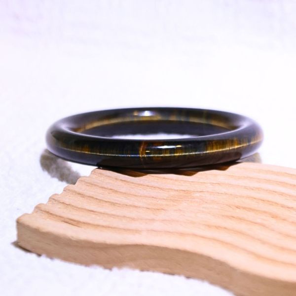 自信招財│虎眼石手鐲│圓骨鐲-57.3mm 水晶手鐲,開運手鐲,招財手鐲,招財水晶手鐲推薦,粉水晶手鐲,紫水晶手鐲,黃水晶手鐲,黑曜石手鐲,女生適合戴的水晶手鐲,2025年最旺水晶手鐲,水晶手鏈,水晶飾品,水晶手鐲佩戴禁忌