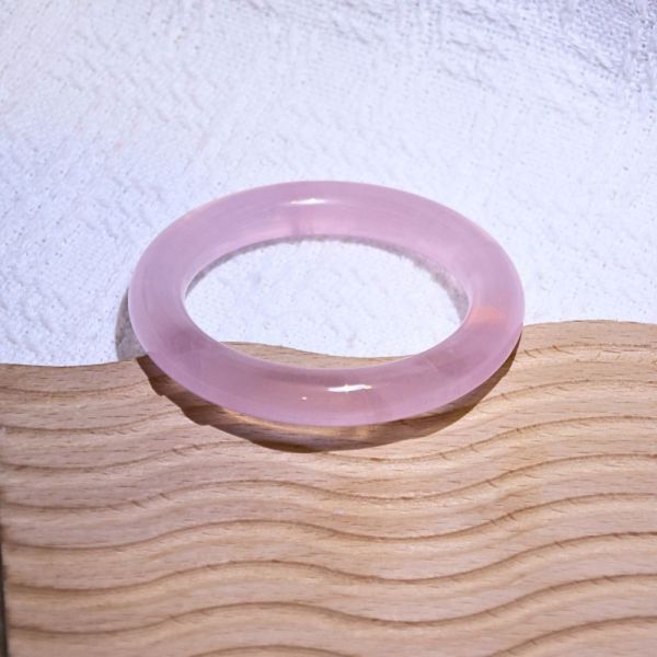 愛情之石│粉晶手鐲│圓骨鐲-52.7mm 水晶手鐲,手鐲,玉手鐲,水晶手鐲如何保養,紫水晶手鐲,粉晶手鐲,櫻花瑪瑙鐲,雕刻鐲,佘太翠,藍磷灰,黑曜石,手鐲款式,手鐲尺寸,手鐲鐲型,天然水晶手鐲,水晶手鐲功效
