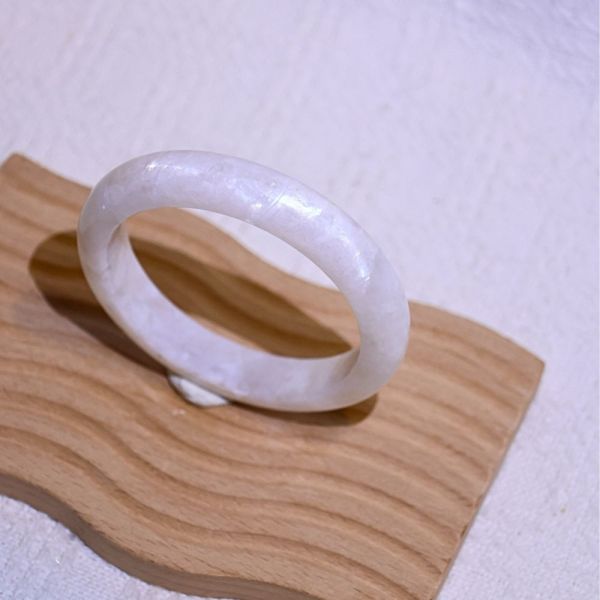 消除惡夢│日月同輝手鐲│平安鐲-55.8mm 水晶手鐲,手鐲,玉手鐲,水晶手鐲如何保養,紫水晶手鐲,粉晶手鐲,櫻花瑪瑙鐲,雕刻鐲,佘太翠,藍磷灰,黑曜石,手鐲款式,手鐲尺寸,手鐲鐲型,天然水晶手鐲,水晶手鐲功效