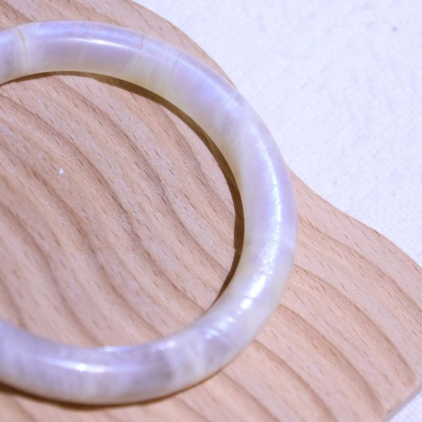 消除惡夢│日月同輝手鐲│圓骨鐲-56.2mm 水晶手鐲,手鐲,玉手鐲,水晶手鐲如何保養,紫水晶手鐲,粉晶手鐲,櫻花瑪瑙鐲,雕刻鐲,佘太翠,藍磷灰,黑曜石,手鐲款式,手鐲尺寸,手鐲鐲型,天然水晶手鐲,水晶手鐲功效