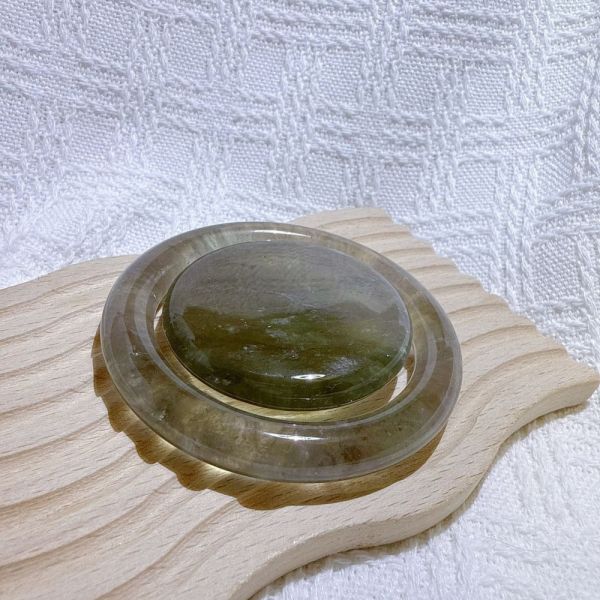 綠影水晶手鐲-54mm 水晶手鐲,手鐲,玉手鐲,水晶手鐲如何保養,紫水晶手鐲,粉晶手鐲,櫻花瑪瑙鐲,雕刻鐲,佘太翠,藍磷灰,黑曜石,手鐲款式,手鐲尺寸,手鐲鐲型,天然水晶手鐲,水晶手鐲功效