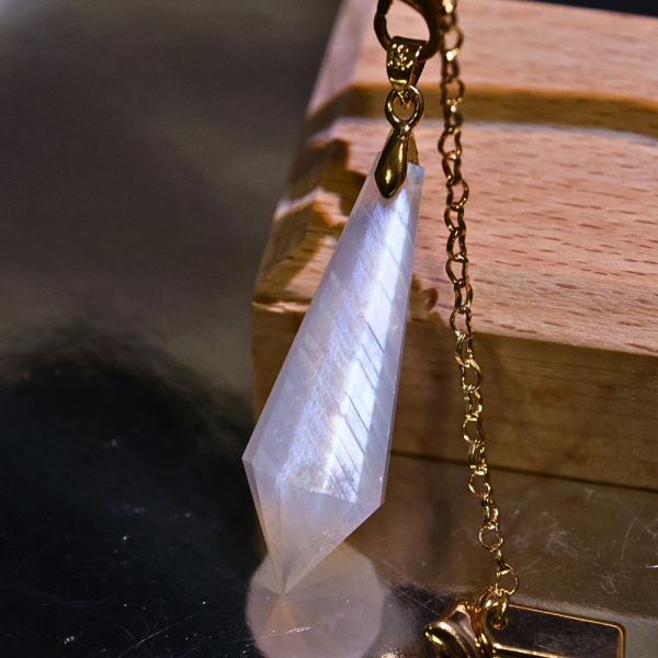 紫馬粉│藍月光│幻藍靈擺C 晶礦飾品,水晶飾品,雕刻擺件,永生水晶樹,水晶洞,水晶球,水晶柱,原礦,晶洞,晶礦原礦,紫水晶,白水晶,太極玉,佘太翠,紅膠花,海藍寶,白水晶,開運擺件