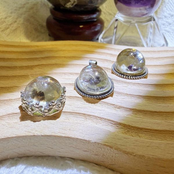 【歐洛菈】彩虹水晶項鍊吊墜-C款 水晶,礦石,晶礦,水晶手鐲,手鐲,水晶手串,手串,脈輪,磁場,療癒,淨化,紫水晶,粉晶,櫻花瑪瑙,草莓晶
