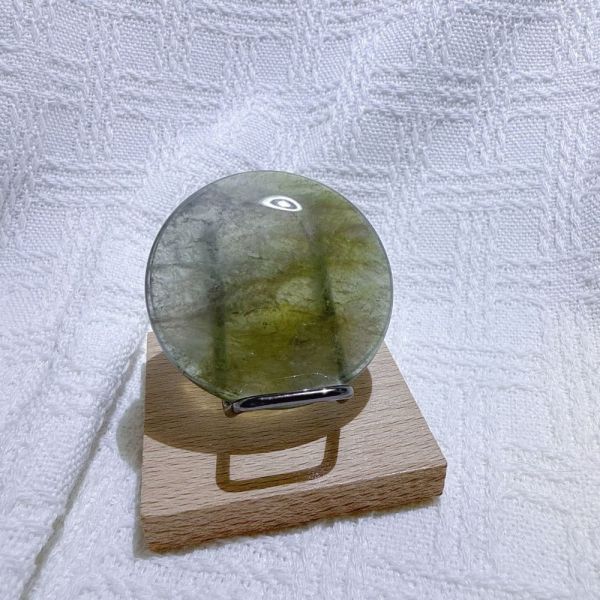 綠影水晶手鐲-54mm 水晶手鐲,手鐲,玉手鐲,水晶手鐲如何保養,紫水晶手鐲,粉晶手鐲,櫻花瑪瑙鐲,雕刻鐲,佘太翠,藍磷灰,黑曜石,手鐲款式,手鐲尺寸,手鐲鐲型,天然水晶手鐲,水晶手鐲功效