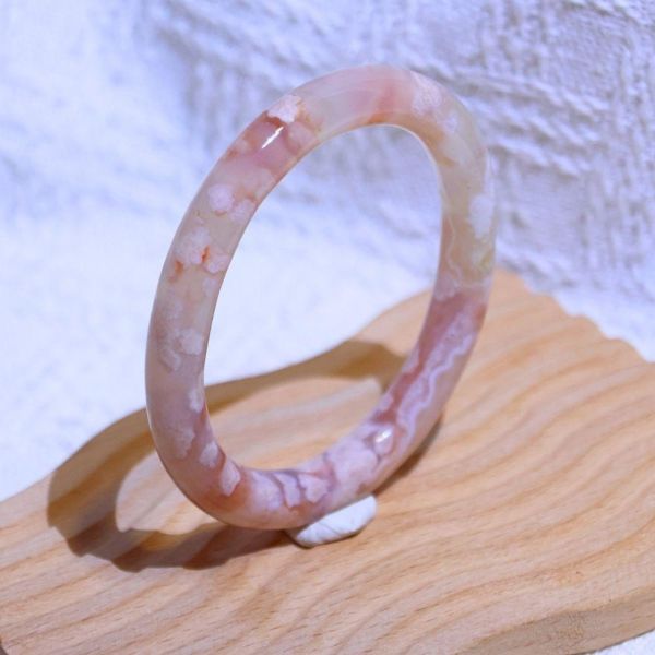 友愛與希望│櫻花瑪瑙手鐲│貴妃鐲(正圈54mm) 水晶手鐲,手鐲,玉手鐲,水晶手鐲如何保養,紫水晶手鐲,粉晶手鐲,櫻花瑪瑙鐲,雕刻鐲,佘太翠,藍磷灰,黑曜石,手鐲款式,手鐲尺寸,手鐲鐲型,天然水晶手鐲,水晶手鐲功效