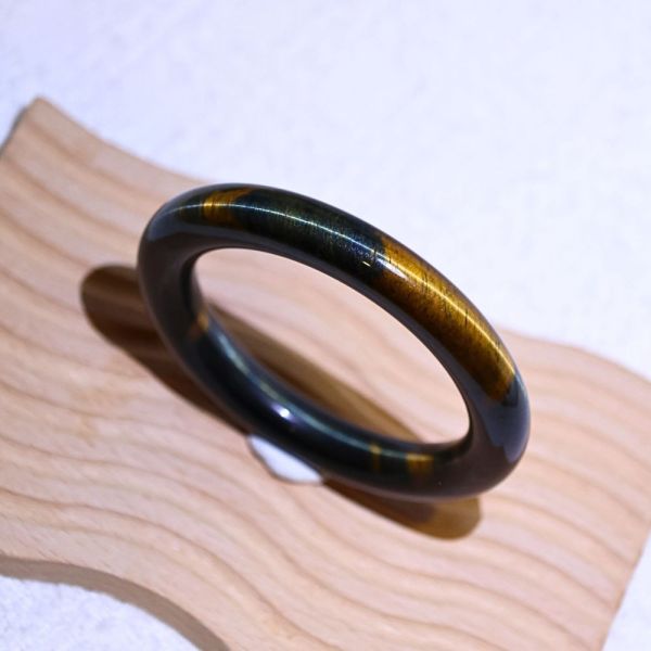 自信招財│虎眼石手鐲│圓骨鐲-51mm 水晶手鐲,開運手鐲,招財手鐲,招財水晶手鐲推薦,粉水晶手鐲,紫水晶手鐲,黃水晶手鐲,黑曜石手鐲,女生適合戴的水晶手鐲,2025年最旺水晶手鐲,水晶手鏈,水晶飾品,水晶手鐲佩戴禁忌