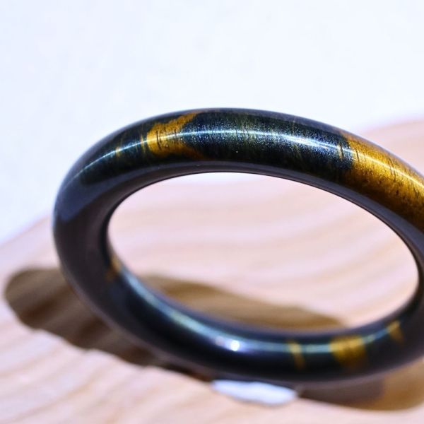 自信招財│虎眼石手鐲│圓骨鐲-51mm 水晶手鐲,開運手鐲,招財手鐲,招財水晶手鐲推薦,粉水晶手鐲,紫水晶手鐲,黃水晶手鐲,黑曜石手鐲,女生適合戴的水晶手鐲,2025年最旺水晶手鐲,水晶手鏈,水晶飾品,水晶手鐲佩戴禁忌