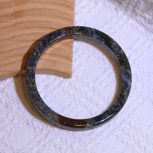 繁星銀河│星空瑪瑙手鐲│方鐲-56.5mm 水晶手鐲,手鐲,玉手鐲,水晶手鐲如何保養,紫水晶手鐲,粉晶手鐲,櫻花瑪瑙鐲,雕刻鐲,佘太翠,藍磷灰,黑曜石,手鐲款式,手鐲尺寸,手鐲鐲型,天然水晶手鐲,水晶手鐲功效