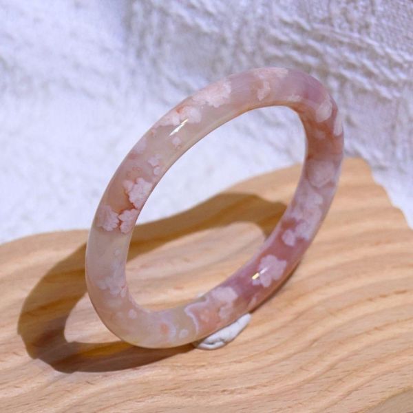 友愛與希望│櫻花瑪瑙手鐲│貴妃鐲(正圈54mm) 水晶手鐲,手鐲,玉手鐲,水晶手鐲如何保養,紫水晶手鐲,粉晶手鐲,櫻花瑪瑙鐲,雕刻鐲,佘太翠,藍磷灰,黑曜石,手鐲款式,手鐲尺寸,手鐲鐲型,天然水晶手鐲,水晶手鐲功效