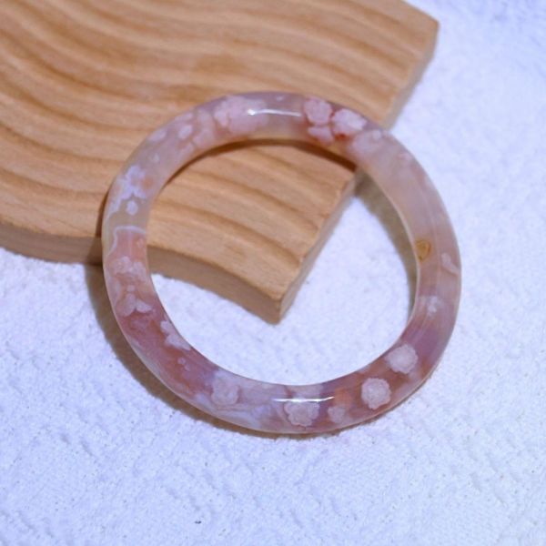 友愛與希望│櫻花瑪瑙手鐲│貴妃鐲(正圈54mm) 水晶手鐲,手鐲,玉手鐲,水晶手鐲如何保養,紫水晶手鐲,粉晶手鐲,櫻花瑪瑙鐲,雕刻鐲,佘太翠,藍磷灰,黑曜石,手鐲款式,手鐲尺寸,手鐲鐲型,天然水晶手鐲,水晶手鐲功效