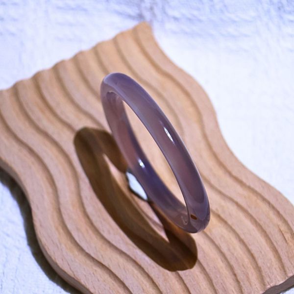 魅力展現│紫玉髓手鐲│貴妃鐲-51.3mm 水晶手鐲,手鐲,玉手鐲,水晶手鐲如何保養,紫水晶手鐲,粉晶手鐲,櫻花瑪瑙鐲,雕刻鐲,佘太翠,藍磷灰,黑曜石,手鐲款式,手鐲尺寸,手鐲鐲型,天然水晶手鐲,水晶手鐲功效