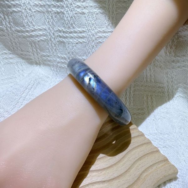 提高覺察│拉長石手鐲│平安鐲-58.4mm 水晶手鐲,開運手鐲,招財手鐲,招財水晶手鐲推薦,粉水晶手鐲,紫水晶手鐲,黃水晶手鐲,黑曜石手鐲,女生適合戴的水晶手鐲,2025年最旺水晶手鐲,水晶手鏈,水晶飾品,水晶手鐲佩戴禁忌