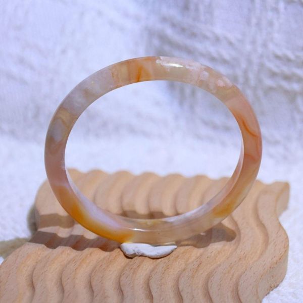 友愛與希望│櫻花瑪瑙手鐲│貴妃鐲(正圈55mm) 水晶手鐲,手鐲,玉手鐲,水晶手鐲如何保養,紫水晶手鐲,粉晶手鐲,櫻花瑪瑙鐲,雕刻鐲,佘太翠,藍磷灰,黑曜石,手鐲款式,手鐲尺寸,手鐲鐲型,天然水晶手鐲,水晶手鐲功效