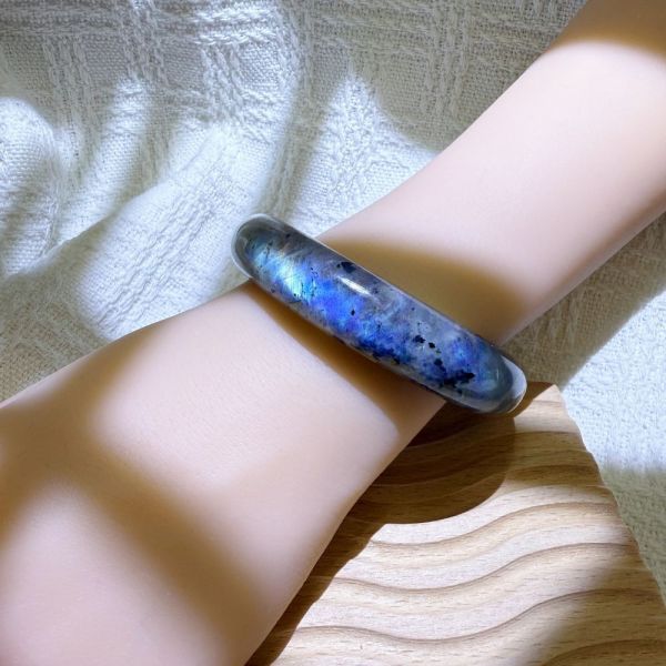 提高覺察│拉長石手鐲│平安鐲-58.4mm 水晶手鐲,開運手鐲,招財手鐲,招財水晶手鐲推薦,粉水晶手鐲,紫水晶手鐲,黃水晶手鐲,黑曜石手鐲,女生適合戴的水晶手鐲,2025年最旺水晶手鐲,水晶手鏈,水晶飾品,水晶手鐲佩戴禁忌