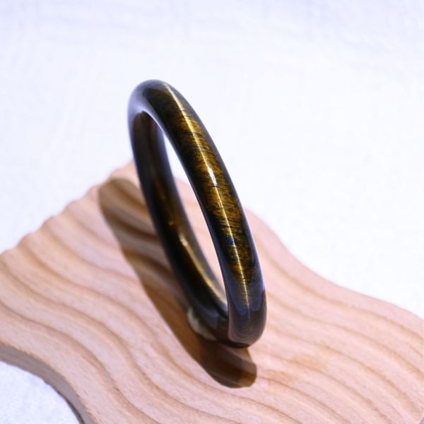 自信招財│虎眼石手鐲│圓骨鐲-57.3mm 水晶手鐲,開運手鐲,招財手鐲,招財水晶手鐲推薦,粉水晶手鐲,紫水晶手鐲,黃水晶手鐲,黑曜石手鐲,女生適合戴的水晶手鐲,2025年最旺水晶手鐲,水晶手鏈,水晶飾品,水晶手鐲佩戴禁忌