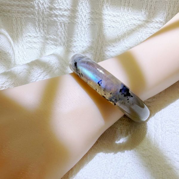 提高覺察│拉長石手鐲│平安鐲-58.3mm 水晶手鐲,開運手鐲,招財手鐲,招財水晶手鐲推薦,粉水晶手鐲,紫水晶手鐲,黃水晶手鐲,黑曜石手鐲,女生適合戴的水晶手鐲,2025年最旺水晶手鐲,水晶手鏈,水晶飾品,水晶手鐲佩戴禁忌