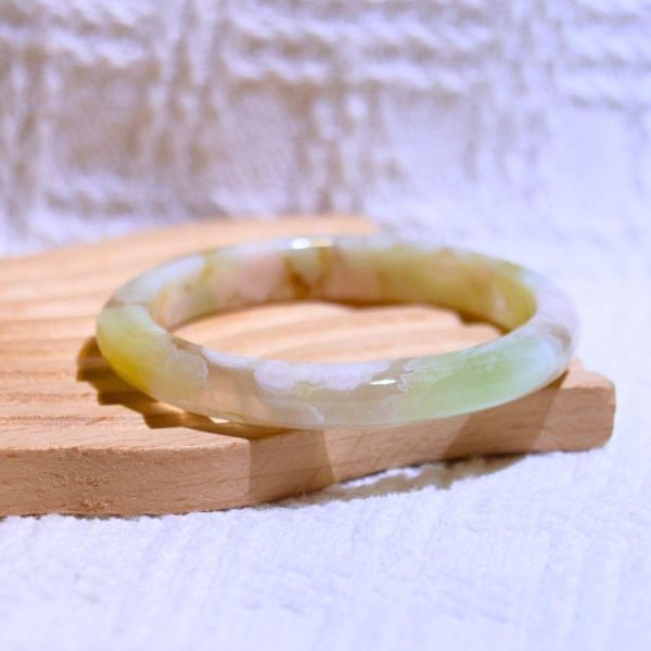 友愛與希望│櫻花瑪瑙手鐲│貴妃鐲(正圈48mm) 水晶手鐲,手鐲,玉手鐲,水晶手鐲如何保養,紫水晶手鐲,粉晶手鐲,櫻花瑪瑙鐲,雕刻鐲,佘太翠,藍磷灰,黑曜石,手鐲款式,手鐲尺寸,手鐲鐲型,天然水晶手鐲,水晶手鐲功效