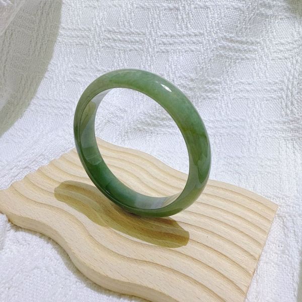 玉石之王│翡翠手鐲│平安鐲-57.1mm 水晶手鐲,手鐲,玉手鐲,水晶手鐲如何保養,紫水晶手鐲,粉晶手鐲,櫻花瑪瑙鐲,雕刻鐲,佘太翠,藍磷灰,黑曜石,手鐲款式,手鐲尺寸,手鐲鐲型,天然水晶手鐲,水晶手鐲功效