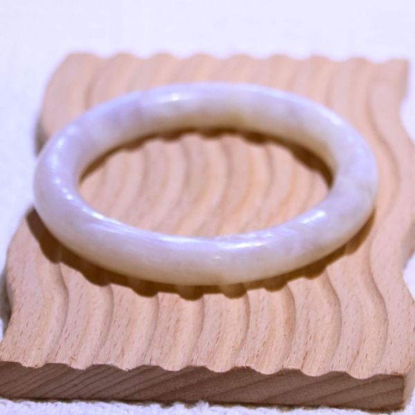 消除惡夢│日月同輝手鐲│圓骨鐲-54.4mm 水晶手鐲,手鐲,玉手鐲,水晶手鐲如何保養,紫水晶手鐲,粉晶手鐲,櫻花瑪瑙鐲,雕刻鐲,佘太翠,藍磷灰,黑曜石,手鐲款式,手鐲尺寸,手鐲鐲型,天然水晶手鐲,水晶手鐲功效