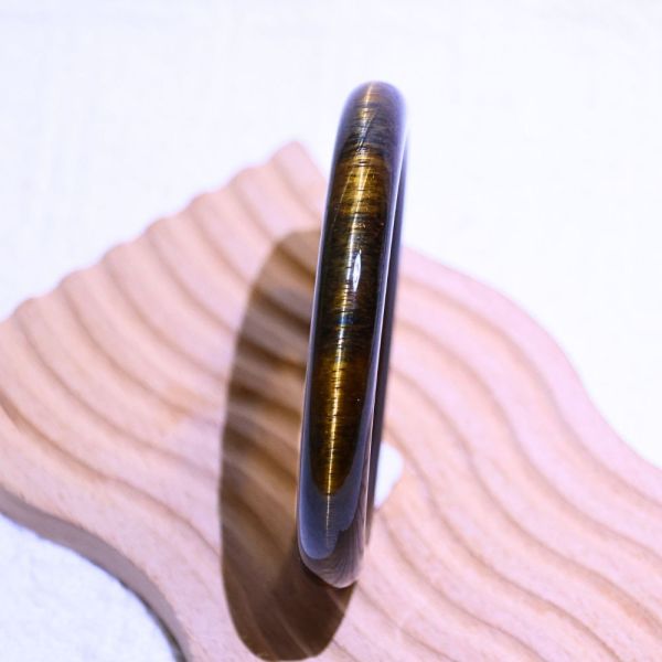 自信招財│虎眼石手鐲│圓骨鐲-57.4mm 水晶手鐲,開運手鐲,招財手鐲,招財水晶手鐲推薦,粉水晶手鐲,紫水晶手鐲,黃水晶手鐲,黑曜石手鐲,女生適合戴的水晶手鐲,2025年最旺水晶手鐲,水晶手鏈,水晶飾品,水晶手鐲佩戴禁忌