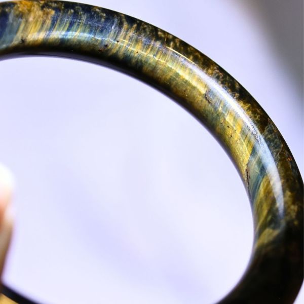 自信招財│虎眼石手鐲│圓骨鐲-57mm 水晶手鐲,開運手鐲,招財手鐲,招財水晶手鐲推薦,粉水晶手鐲,紫水晶手鐲,黃水晶手鐲,黑曜石手鐲,女生適合戴的水晶手鐲,2025年最旺水晶手鐲,水晶手鏈,水晶飾品,水晶手鐲佩戴禁忌