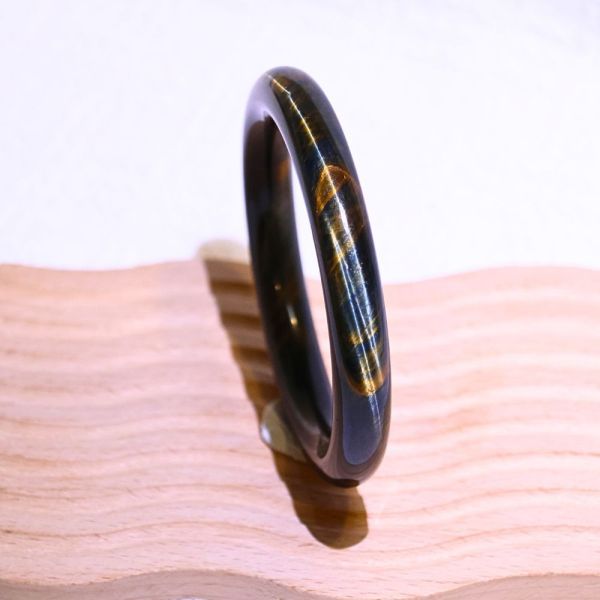 自信招財│虎眼石手鐲│圓骨鐲-57.3mm 水晶手鐲,開運手鐲,招財手鐲,招財水晶手鐲推薦,粉水晶手鐲,紫水晶手鐲,黃水晶手鐲,黑曜石手鐲,女生適合戴的水晶手鐲,2025年最旺水晶手鐲,水晶手鏈,水晶飾品,水晶手鐲佩戴禁忌