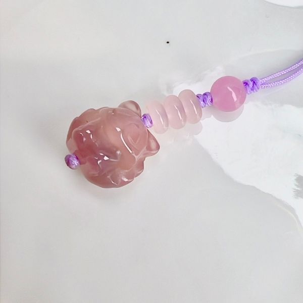 【歐洛菈】瑪瑙九尾狐吊飾/鑰匙圈 水晶,礦石,晶礦,水晶手鐲,手鐲,水晶手串,手串,脈輪,磁場,療癒,淨化,紫水晶,粉晶,櫻花瑪瑙,草莓晶