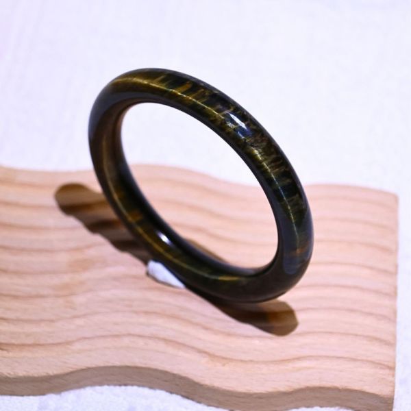 自信招財│虎眼石手鐲│圓骨鐲-57mm 水晶手鐲,開運手鐲,招財手鐲,招財水晶手鐲推薦,粉水晶手鐲,紫水晶手鐲,黃水晶手鐲,黑曜石手鐲,女生適合戴的水晶手鐲,2025年最旺水晶手鐲,水晶手鏈,水晶飾品,水晶手鐲佩戴禁忌