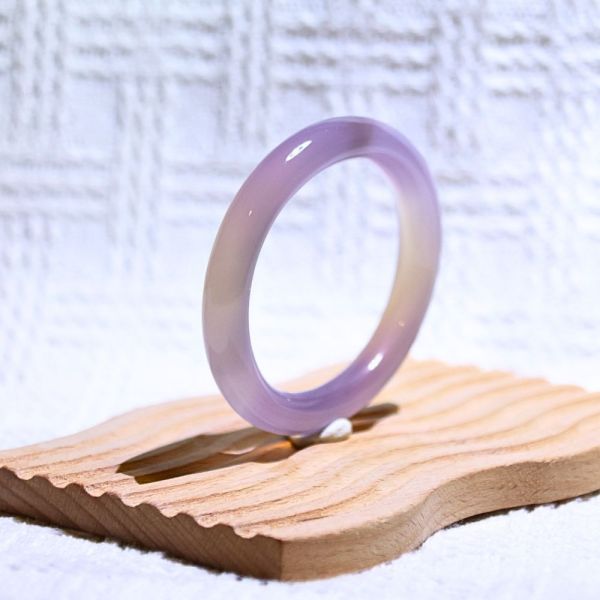 魅力展現│紫玉髓手鐲│貴妃鐲-53mm 水晶手鐲,手鐲,玉手鐲,水晶手鐲如何保養,紫水晶手鐲,粉晶手鐲,櫻花瑪瑙鐲,雕刻鐲,佘太翠,藍磷灰,黑曜石,手鐲款式,手鐲尺寸,手鐲鐲型,天然水晶手鐲,水晶手鐲功效