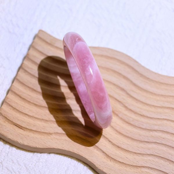 愛情之石│粉晶手鐲│平安鐲-50.2mm 水晶手鐲,開運手鐲,招財手鐲,招財水晶手鐲推薦,粉水晶手鐲,紫水晶手鐲,黃水晶手鐲,黑曜石手鐲,女生適合戴的水晶手鐲,2025年最旺水晶手鐲,水晶手鏈,水晶飾品,水晶手鐲佩戴禁忌