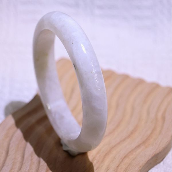 消除惡夢│日月同輝手鐲│平安鐲-57mm 水晶手鐲,手鐲,玉手鐲,水晶手鐲如何保養,紫水晶手鐲,粉晶手鐲,櫻花瑪瑙鐲,雕刻鐲,佘太翠,藍磷灰,黑曜石,手鐲款式,手鐲尺寸,手鐲鐲型,天然水晶手鐲,水晶手鐲功效