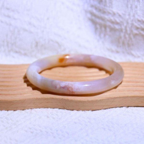 友愛與希望│櫻花瑪瑙手鐲│圓骨鐲-60mm 水晶手鐲,手鐲,玉手鐲,水晶手鐲如何保養,紫水晶手鐲,粉晶手鐲,櫻花瑪瑙鐲,雕刻鐲,佘太翠,藍磷灰,黑曜石,手鐲款式,手鐲尺寸,手鐲鐲型,天然水晶手鐲,水晶手鐲功效