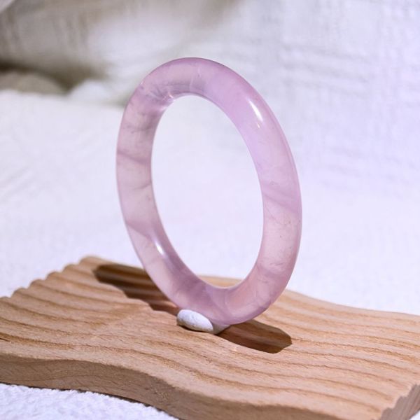 愛情之石│粉晶手鐲│圓骨鐲-53.8mm 水晶,礦石,晶礦,水晶手鐲,手鐲,水晶手串,手串,脈輪,磁場,療癒,淨化,紫水晶,粉晶,櫻花瑪瑙,草莓晶